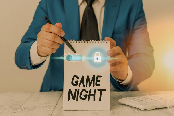 Tekst pisma do Game Night. Koncepcja oznacza zwykle jego nazywa się na dorosłych dat zabaw, takich jak poker z przyjaciółmi. - Zdjęcie, obraz