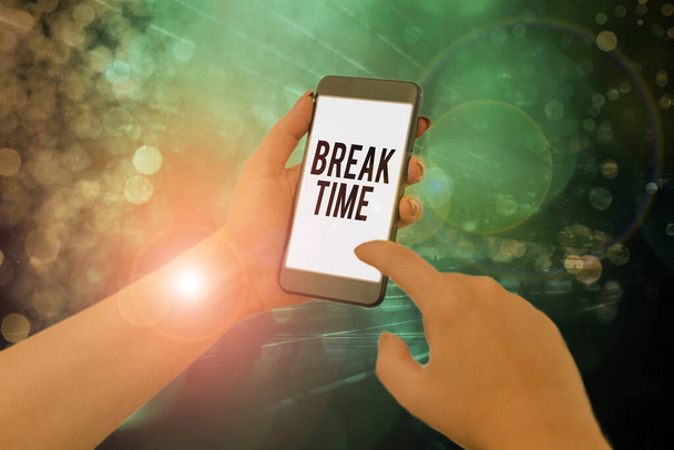 Käsialan tekstinkirjoitus Break Time. Käsitteellä tarkoitetaan aikataulutettua aikaa, jolloin työntekijät lakkaavat työskentelemästä lyhyeksi ajaksi
. - Valokuva, kuva