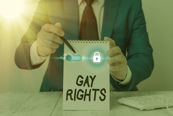 Escribir texto a mano sobre derechos de los homosexuales. Concepto que significa igualdad de derechos civiles y sociales para las personas homosexuales
. - Foto, imagen