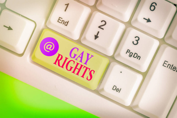 Texto de escritura de palabras Gay Rights. Concepto empresarial para la igualdad de derechos civiles y sociales de las personas homosexuales
. - Foto, Imagen