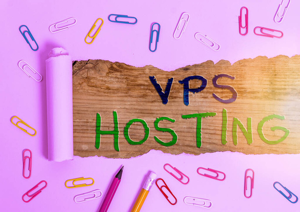 Pisanie tekstu Vps Hosting. Koncepcja biznesowa dla naśladowania dedykowanego serwera we wspólnym środowisku hostingowym. - Zdjęcie, obraz