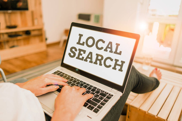 Znak tekstowy pokazujący wyszukiwanie lokalne. Koncepcyjne wyszukiwanie zdjęć ustrukturyzowanej bazy danych lokalnych ofert biznesowych. - Zdjęcie, obraz