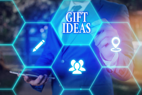 Εννοιολογική γραφή χεριών που δείχνει Ιδέες δώρων. Business photo κείμενο μια σκέψη ή πρόταση για να δώσει ένα δώρο σε κάποιον. - Φωτογραφία, εικόνα