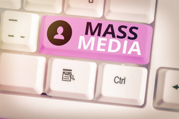 Kelime yazma Mass Media. Grup için iş konsepti halka neler olduğunu gösteriyor. - Fotoğraf, Görsel