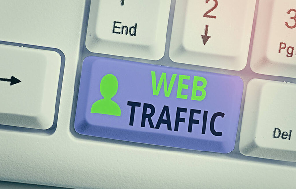 Pisanie tekstu Tekst Web Traffic. Koncepcja biznesowa dotycząca ilości danych przesyłanych i otrzymywanych przez odwiedzających stronę internetową. - Zdjęcie, obraz