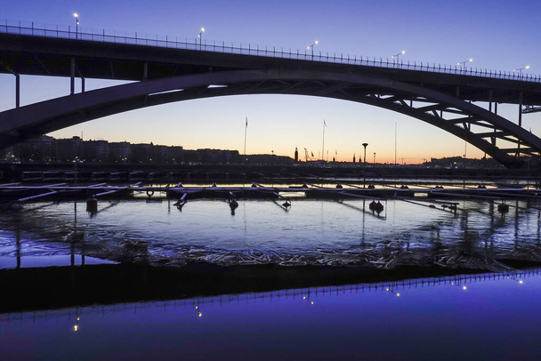 Стохольм, Швеция Западный мост или Вастерброн в dawn
. - Фото, изображение