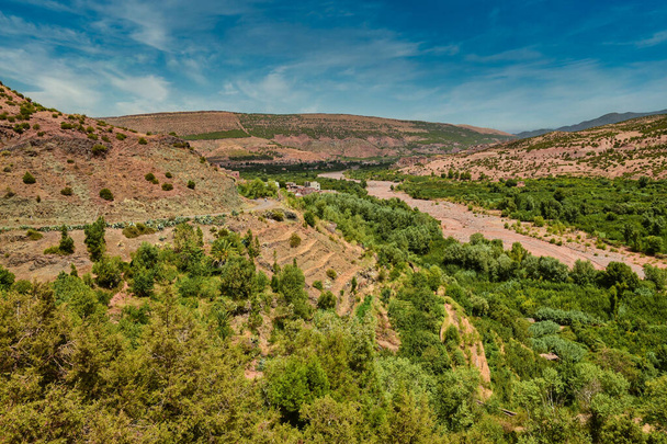 Superbe panorama sur la montagne Atlas au Maroc
 - Photo, image