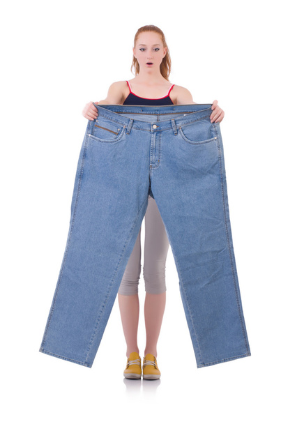 ダイエットの概念で大きなジーンズを持つ女性 - 写真・画像