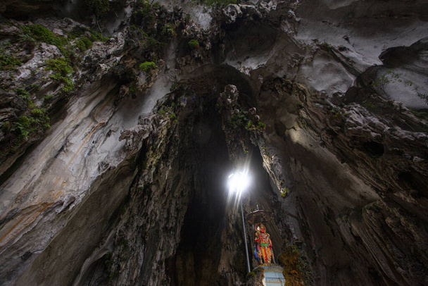 Diosa hindú en las cuevas de Batu, Kuala Lumpur, Malasia
 - Foto, Imagen
