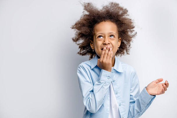 mulatto shocked kid girl covering her mouth isolated over white background - Foto, Imagen