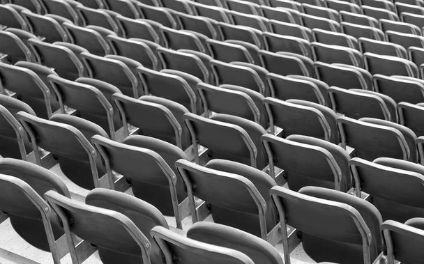 número de lugares sentados em estádios sem pessoas antes do evento desportivo
 - Foto, Imagem