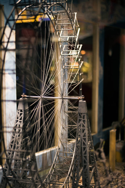 Roda gigante do século XIX no centro de Viena
 - Foto, Imagem