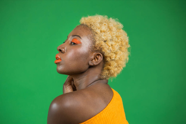 Portrait of beautiful african young woman, african american woman with short bright hair, concept of healthy body and equality of races - Valokuva, kuva
