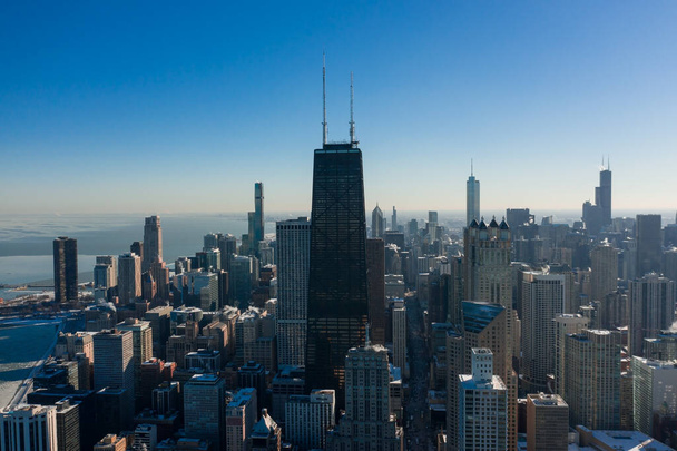 Vue aérienne du centre-ville de Chicago par une journée froide d'hiver
 - Photo, image