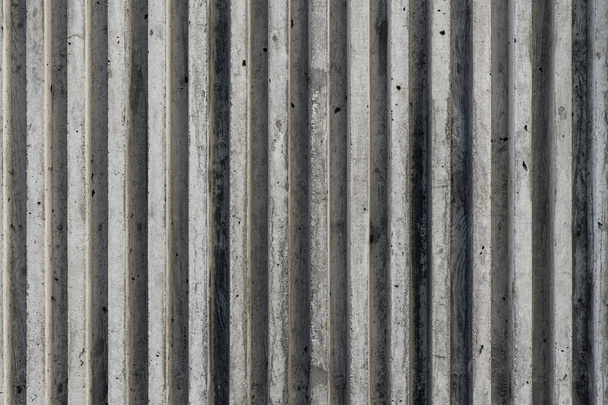 Бетонная стена и грубые линии со структурой, серые и выветриваются в деталях. Хорошая текстура фона
. - Фото, изображение