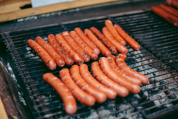 Delicious fresh hot dogs on the grill - Fotoğraf, Görsel