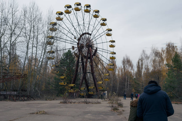 Riesenrad in der Geisterstadt Pripjat in Tschernobyl - Foto, Bild