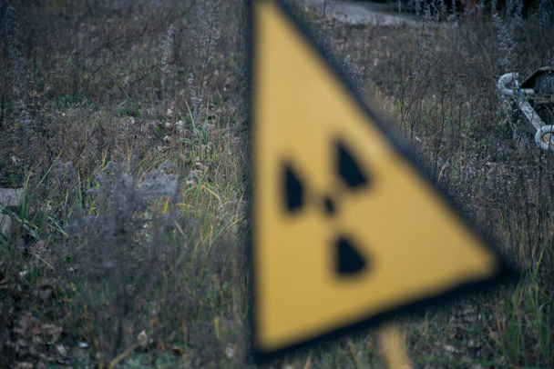 チェルノブイリのプリピアット放射線警報標識 - 写真・画像