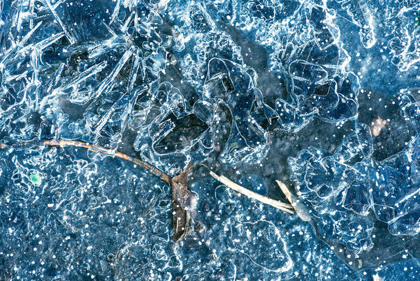 морозні візерунки на калюжі
 - Фото, зображення