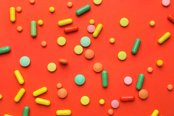 Different pills on color background - Foto, Imagem