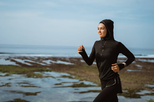 muslim sport runner woman outdoor - Fotoğraf, Görsel