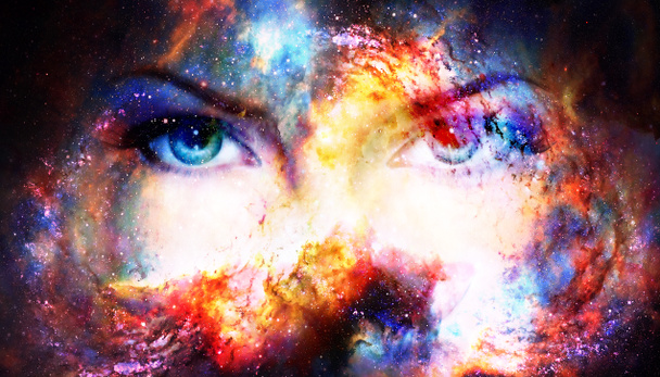 Olhos de mulher em fundo cósmico. Contacto ocular
 - Foto, Imagem