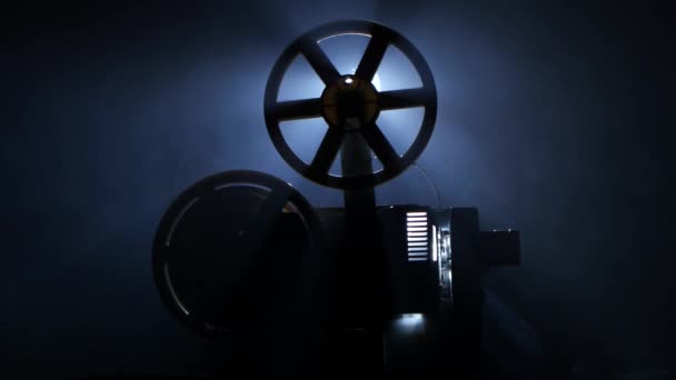 oude vintage film projector einde van de film kant - Video