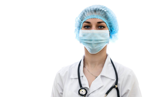 Medico in maschera con stetoscopio isolato su bianco
 - Foto, immagini