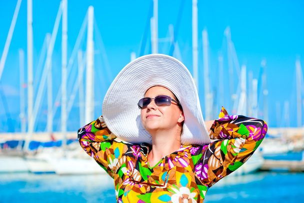 Retrato de uma mulher em chapéu de panamá
 - Foto, Imagem