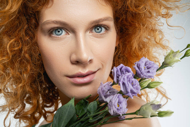 Female with a bunch of lilac freesias - Foto, Imagem