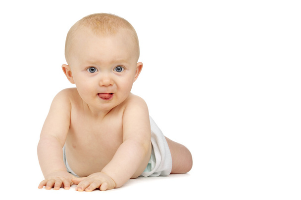 Bebé en su frente aislado sobre un fondo blanco
 - Foto, imagen
