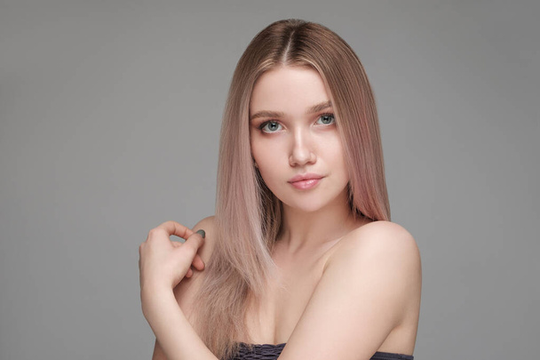 Fashion portrait of a  young woman with a natural make-up and straight blond hair - Foto, immagini