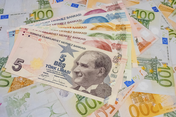 közeli török líra bankjegyek a háttérben. - Fotó, kép