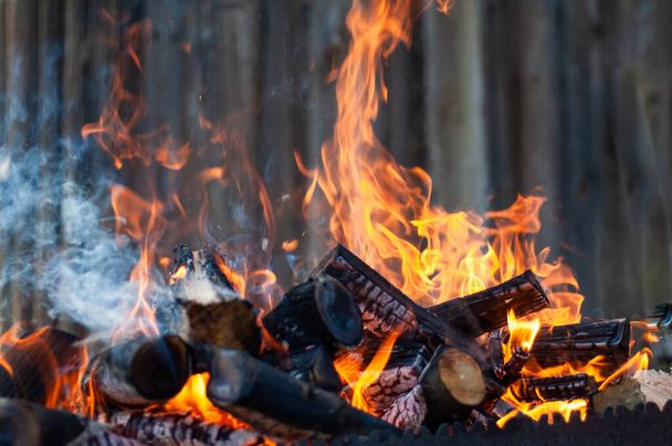 Burning firewood, fire, charcoal , grill - 写真・画像