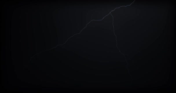 Blitz schlägt auf schwarzem Hintergrund mit realistischen Reflexionen ein - Filmmaterial, Video