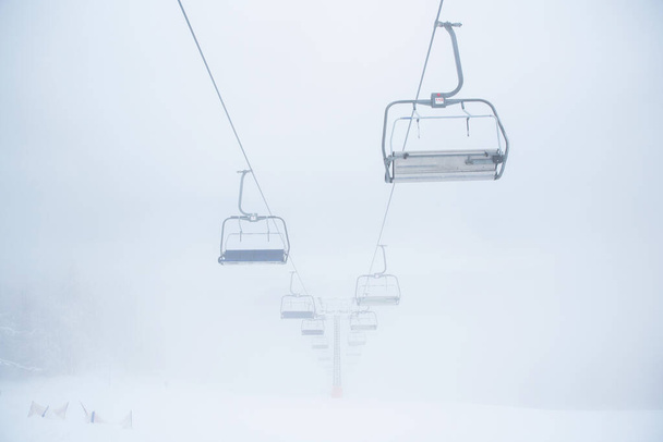 Skilift, chairs, white background, ski resort - Foto, afbeelding