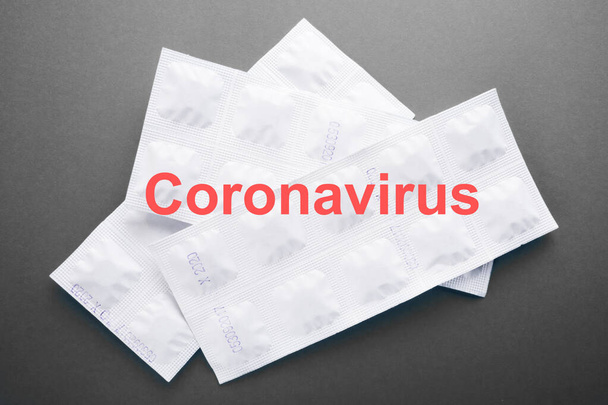 Концепция коронавирусной болезни с лекарственными таблетками. Риск COVID-2019 с использованием традиционных таблеток
. - Фото, изображение