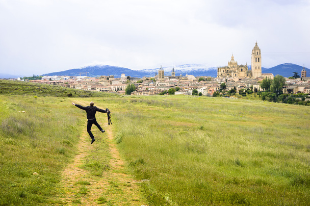 Joyeux photographe à cause du magnifique panorama de Tolède
 - Photo, image