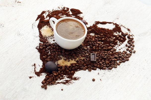 Coeur de café sur la table - Photo, image