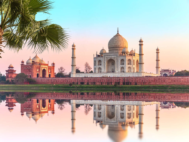 Taj Mahal piękne krajobrazy w Indiach, Uttar Pradesh, Agra. - Zdjęcie, obraz