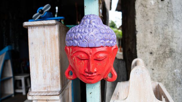 Balijské dřevěné suvenýry a řemesla. Různé turistické řemesla a interiérové předměty z Indonésie a Bali - Fotografie, Obrázek