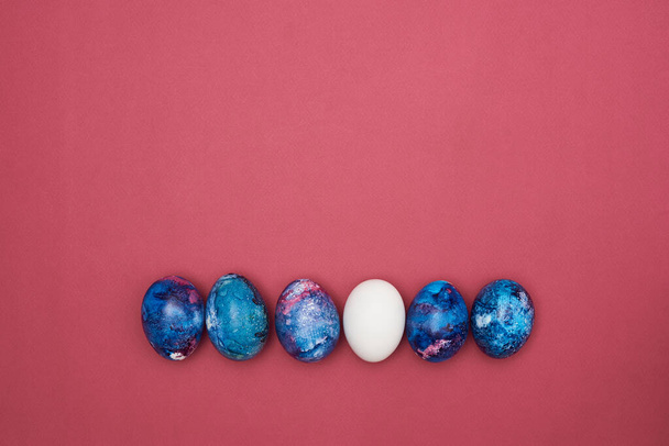 Easter eggs painted blue. Burgundy background. - Photo, Image