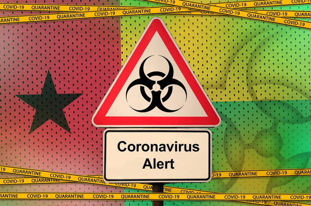 Die Flagge Guinea-Bissaus und das Biohazard-Symbol Covid-19 mit orangefarbenem Quarantäneband. Coronavirus oder Pandemiekonzept 2019-nCov - Foto, Bild