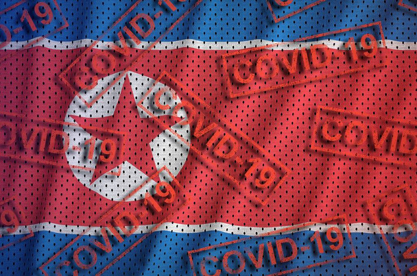 Drapeau de Corée du Nord et beaucoup de timbres rouges Covid-19. Coronavirus ou pandémie 2019-nCov concept de virus
 - Photo, image