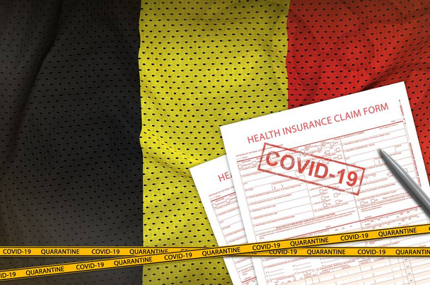 Бельгийский флаг и бланк заявления о страховании здоровья с почтовой маркой ковид-19. Коронавирус или пандемическая концепция вируса 2019-nCov
 - Фото, изображение