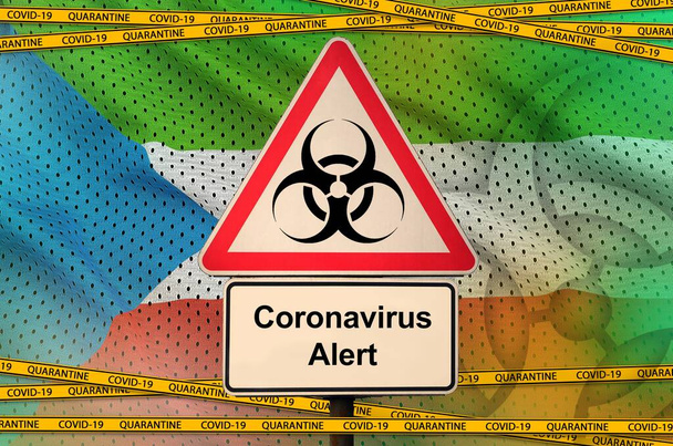 Vlajka Rovníkové Guineje a biohazardní symbol Covid-19 s karanténní oranžovou páskou. Coronavirus nebo pandemie 2019-nCov virus koncept - Fotografie, Obrázek