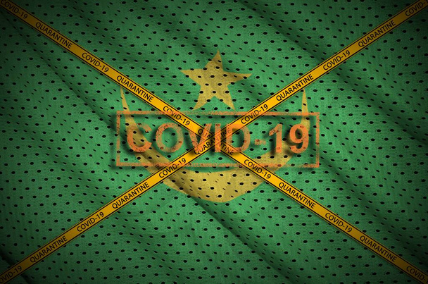 Moritanya bayrağı ve turuncu karantina sınır bandı haçlı Covid-19 damgası. Coronavirus veya salgın 2019-nCov virüs konsepti - Fotoğraf, Görsel