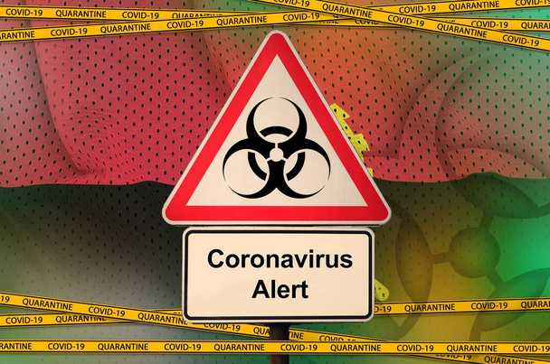 Angolská vlajka a biohazardní symbol Covid-19 s karanténní oranžovou páskou. Coronavirus nebo pandemie 2019-nCov virus koncept - Fotografie, Obrázek