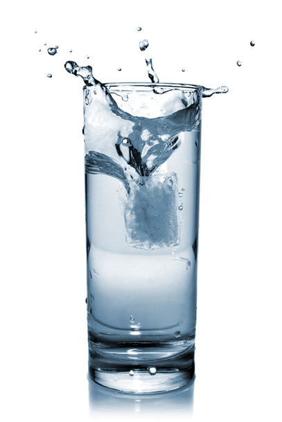 éclaboussure d'eau en verre isolé sur blanc - Photo, image