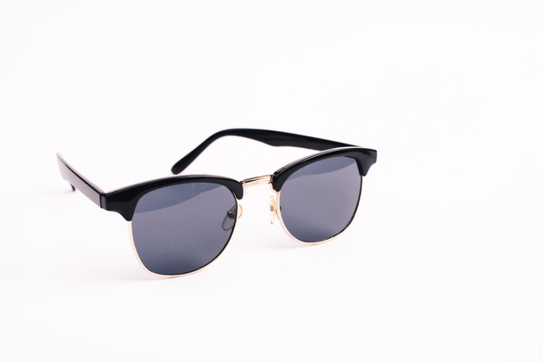 elegantes gafas de sol aisladas en blanco con espacio para copiar
 - Foto, Imagen